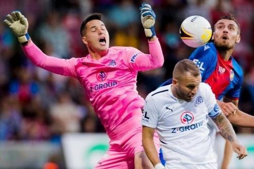 Filip Nguyễn thực hiện nhiều pha cứu thua