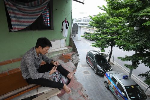Nhóm công nhân mắc kẹt ở căn nhà bỏ không trong 30 ngày giãn cách