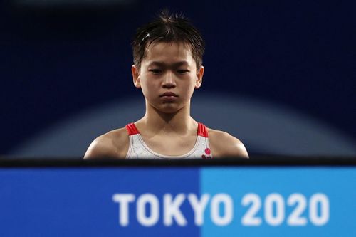 Nhà vô địch Olympic 14 tuổi từ chối nhận quà, tiền mặt của fan