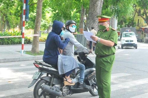 Hà Nội không yêu cầu người đi đường phải có lịch trực, lịch làm việc