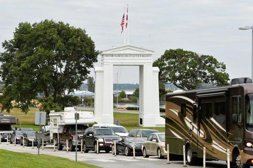 Canada mở lại biên giới với du khách đã tiêm chủng đầy đủ từ Mỹ