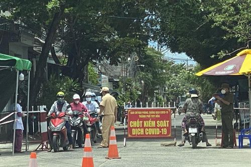 Hơn 1.000 ca nhiễm, Tuy Hòa khắc phục tình trạng 'chặt ngoài, lỏng trong'
