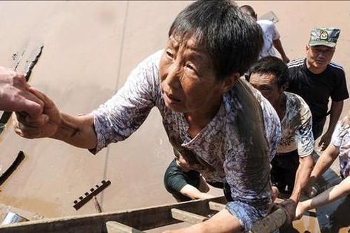 Mưa lớn gây thiệt hại nặng tại tỉnh Tứ Xuyên, Trung Quốc