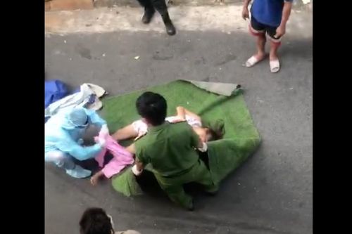 Video 'Công an dùng bạt bó người, đẩy lên xe đặc chủng' là vụ tai nạn giao thông
