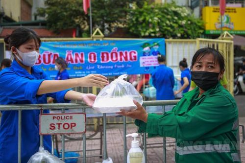 Ấm lòng những suất cơm từ 'bữa ăn 0 đồng' giúp các hoàn cảnh khó khăn