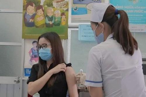Cạn vắc xin ngừa COVID, Cần Thơ đề nghị Bộ Y tế cấp thêm 300.000 liều