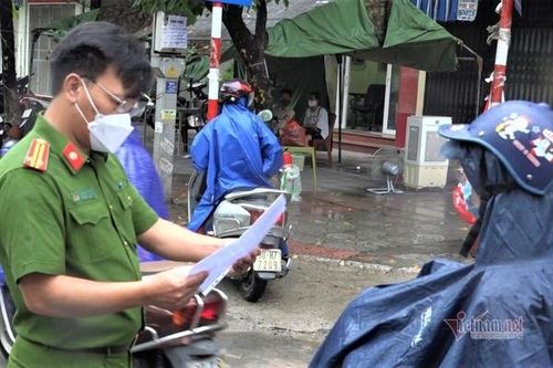 Hà Nội dừng kiểm tra lịch làm việc, chốt kiểm soát thông thoáng trở lại
