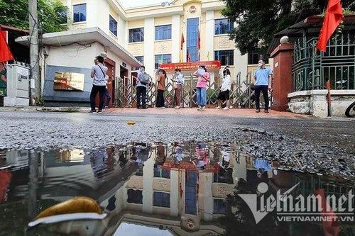 Hà Nội đổi quy định 'xác nhận ra đường', phường nhận hồ sơ trực tuyến