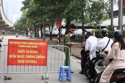 Hà Nội bỏ quy định người đi đường phải mang theo lịch làm việc, lịch trực
