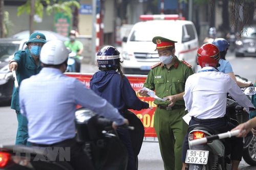 Hà Nội: Sẽ điều chỉnh việc kiểm tra giấy đi đường phù hợp hơn