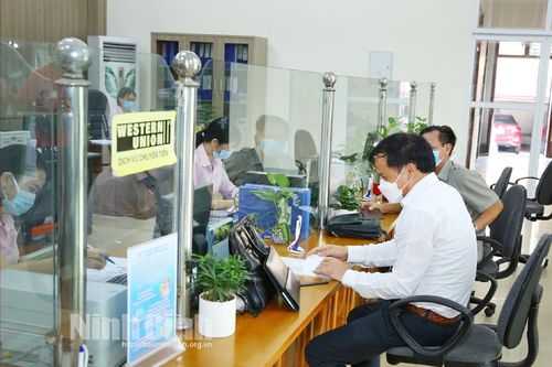 Chia sẻ khó khăn với người sử dụng lao động, hỗ trợ người lao động ổn định cuộc sống