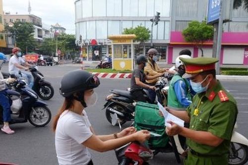 Hà Nội không yêu cầu người dân ra đường phải có lịch trực, lịch làm việc