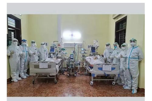 Lần đầu tách đôi máy ECMO cứu sống sản phụ mắc COVID-19 nguy kịch