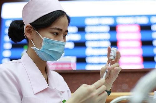 Bộ Y tế yêu cầu TP.HCM phản hồi việc mua 5 triệu liều vaccine COVID-19 Moderna