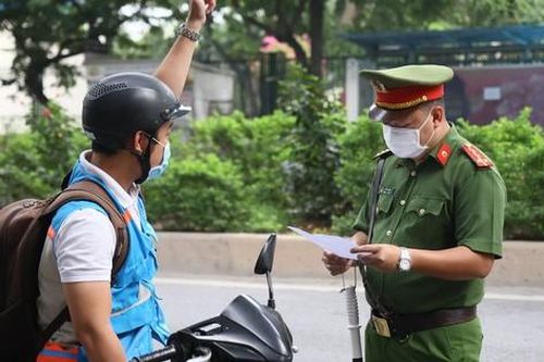 Từ hôm nay, người Hà Nội ra đường không cần mang 'lịch trực', 'lịch làm việc' hay phân công nhiệm vụ của cơ quan