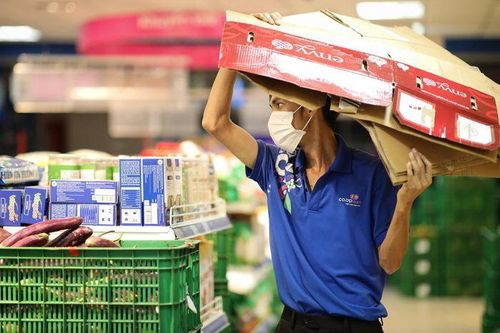 Nhân viên siêu thị ở TP.HCM lưu thông sau 18h phải có thẻ nhận diện