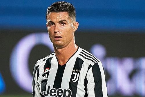 Phản ứng của Ronaldo khi được rủ sang Ligue 1 đối đầu Messi