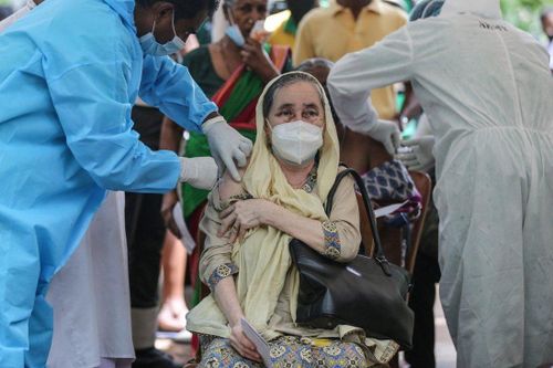 Sri Lanka không phong tỏa, chờ hiệu quả vaccine và 'ý trời'