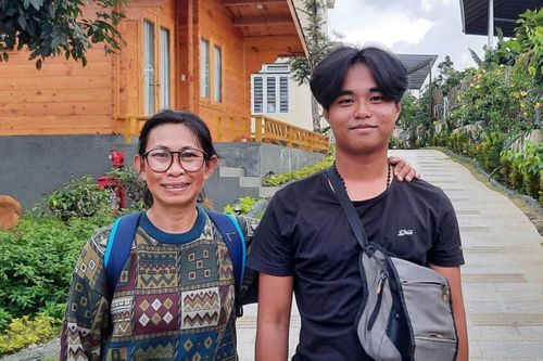Mẹ đơn thân và 2 con trai ở TP.HCM cùng đi tình nguyện chống dịch