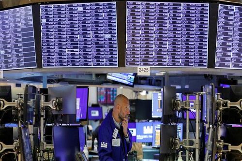 Chứng khoán Mỹ bùng nổ sau khi Thượng viện phê chuẩn gói đầu tư hạ tầng 1.000 tỷ USD