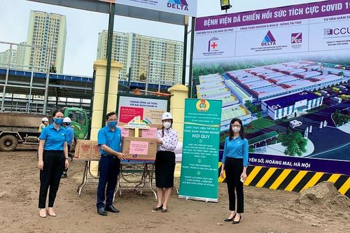 Hà Nội: Hơn 450 người lao động ngành xây dựng được nhận túi 'An sinh Công đoàn'