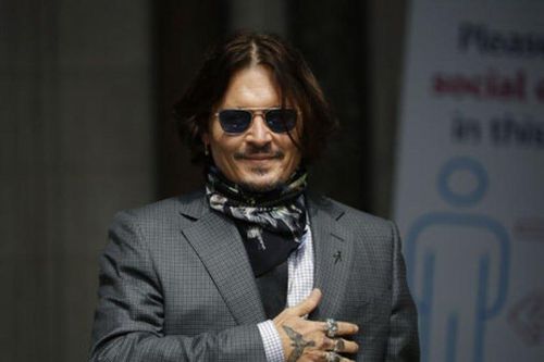 Các nhà làm phim nữ phản đối giải thưởng điện ảnh Tây Ban Nha được trao cho Johnny Depp