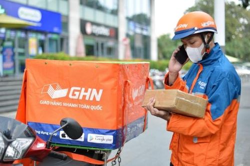 Sàn TMĐT nỗ lực tháo gỡ khó khăn trong khâu giao vận mùa giãn cách
