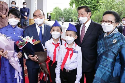 Thắm tình hữu nghị, trọn nghĩa thủy chung Việt - Lào