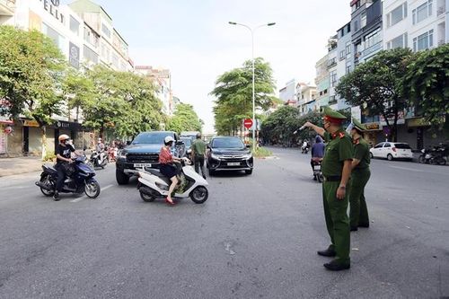 TP Hồ Chí Minh: Nhân viên siêu thị đi lại sau 18h phải có thẻ nhận diện