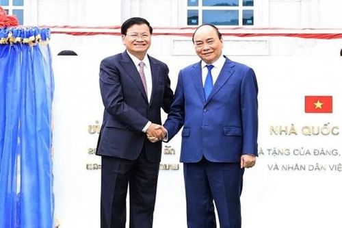 Vun đắp tình anh em Việt-Lào, cùng chia sẻ một tương lai chung