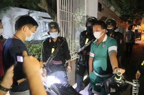 Phạt 7,5 triệu đồng thanh niên đi mua đồ nhậu trong đêm