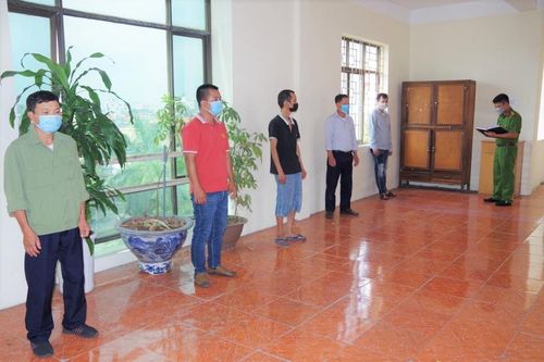 Công nhân móc ngoặc với bảo vệ trộm tài sản của công ty đem bán