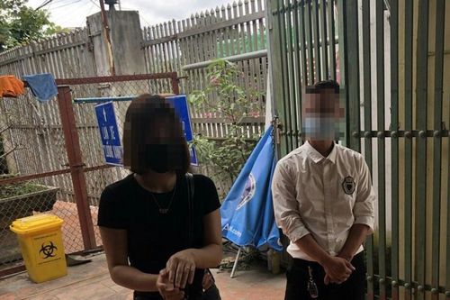 Dùng giấy đi đường được cấp bởi 'người anh xã hội' để chở khách qua chốt kiểm soát dịch