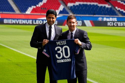 Siêu sao Lionel Messi chính thức ra mắt PSG, mặc áo đấu số 30