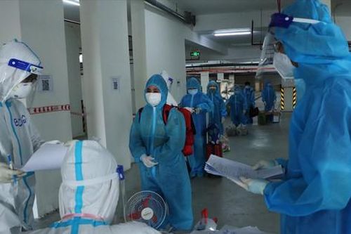 Giành giật sự sống cho bệnh nhân COVID-19: Quay cuồng ở Bệnh viện Dã chiến