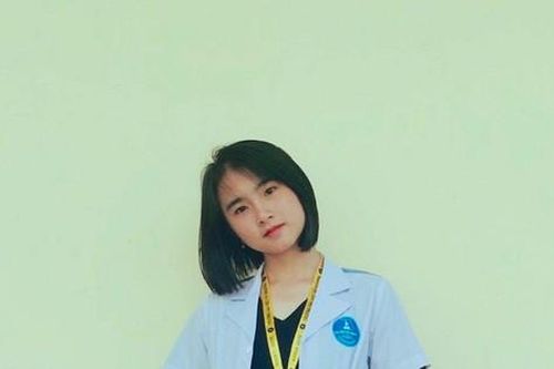 Kết thúc năm học, nữ sinh ở lại trường tham gia chống dịch