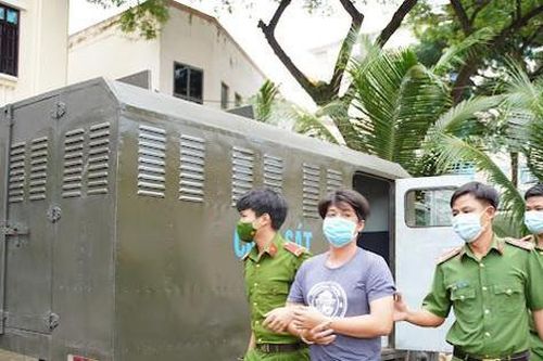 Lĩnh 14 tháng tù vì tông xe vào lực lượng phòng dịch