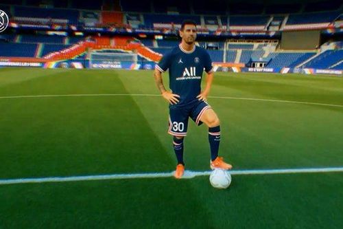 Xem cú chạm bóng đầu tiên của Messi ở PSG