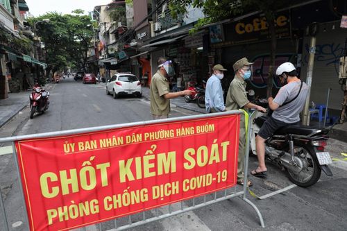 Siết chặt giãn cách: Hà Nội yêu cầu công chức làm việc tại nhà
