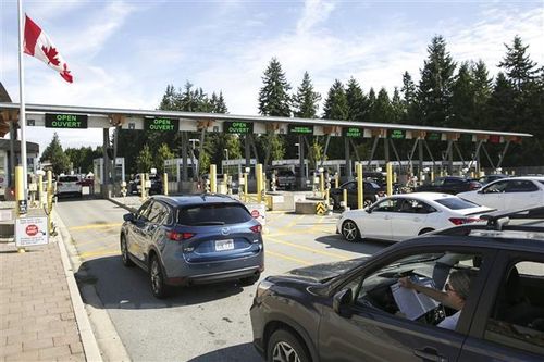Mỹ hạ cảnh báo đi lại với Canada trong thời gian dịch COVID-19