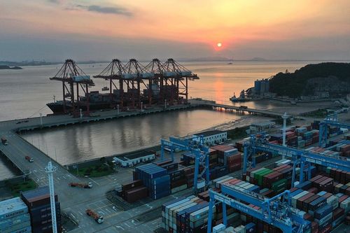 Trung Quốc phát hiện ca COVID-19 chưa rõ nguồn lây ở cảng biển lớn nhất thế giới