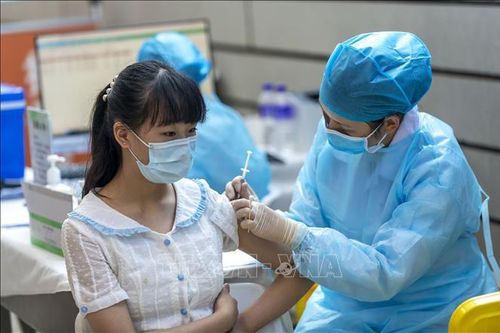 Trung Quốc phê chuẩn thử nghiệm đầu tiên tiêm kết hợp vaccine