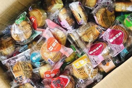 Hơn tháng nữa mới tới Tết trung thu, bánh nhập lậu đã xuất hiện