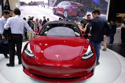 Điều gì khiến doanh số xe điện Tesla giảm 70% ở Trung Quốc?