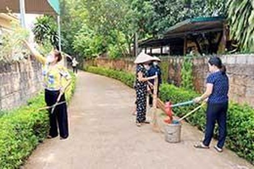 Phụ nữ thôn Ao Đẫu: 'Xây dựng gia đình 5 không, 3 sạch' gắn với xây dựng nông thôn mơíTin khácDanh sách cá nhân dự kiến đề nghị xét tặng danh hiệu 'Công dân Lạng Sơn ưu tú' lần thứ nhất, năm 2021Sôi nổi hoạt động hướng đến kỷ niệm 190 năm thành lập tỉnh