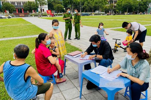 Phường Kim Tân lập biên bản nhắc nhở 18 trường hợp vi phạm quy định phòng dịch Covid-19
