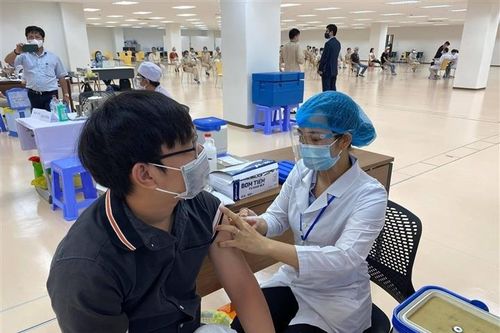 Tiêm hết vaccine COVID-19, Bình Dương khẩn xin thêm 1 triệu liều