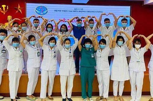 Thầy thuốc giỏi của BV Tai Mũi Họng TW xuất quân chi viện TP. HCM chống dịch