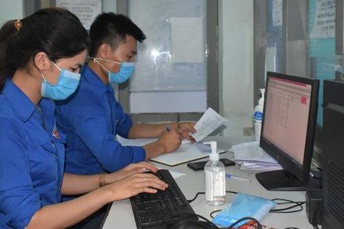Màu áo xanh tình nguyện 24/24h có mặt tại chốt COVID-19