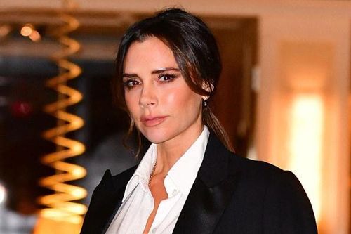 Victoria Beckham hạ giá sản phẩm để thích nghi đại dịch
